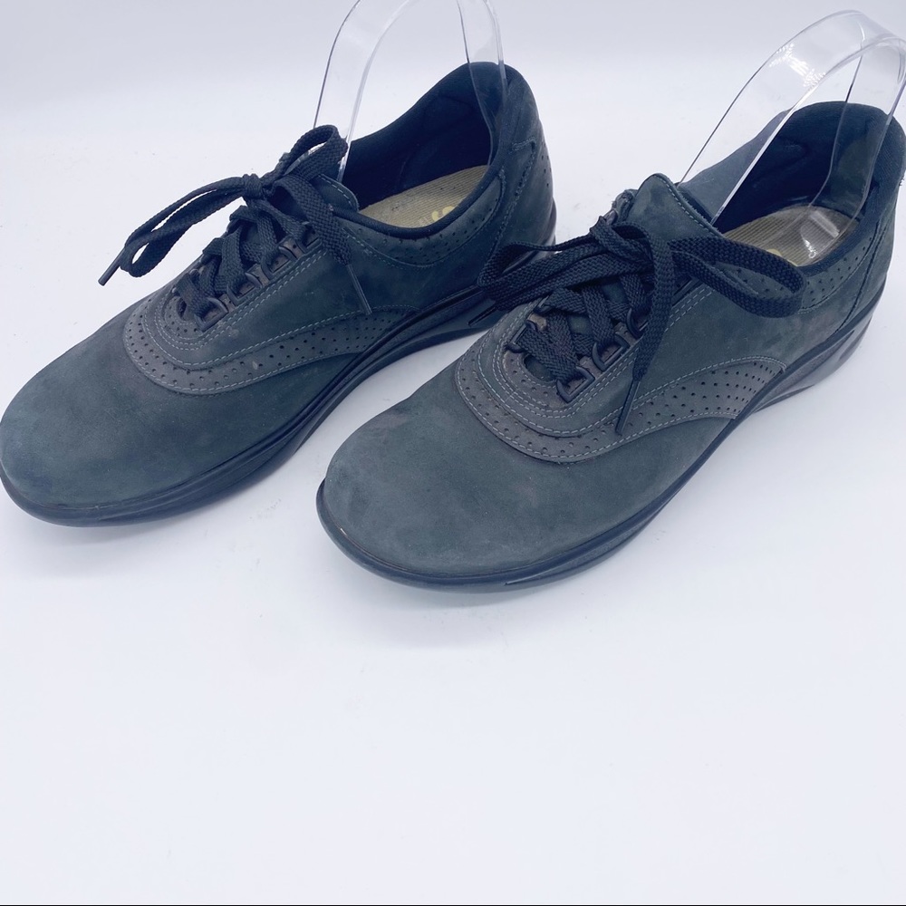 SAS black leather tennis shoes 
Size 9 narrow